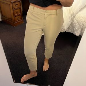 Ann Taylor 4P Cropped Khaki Pants